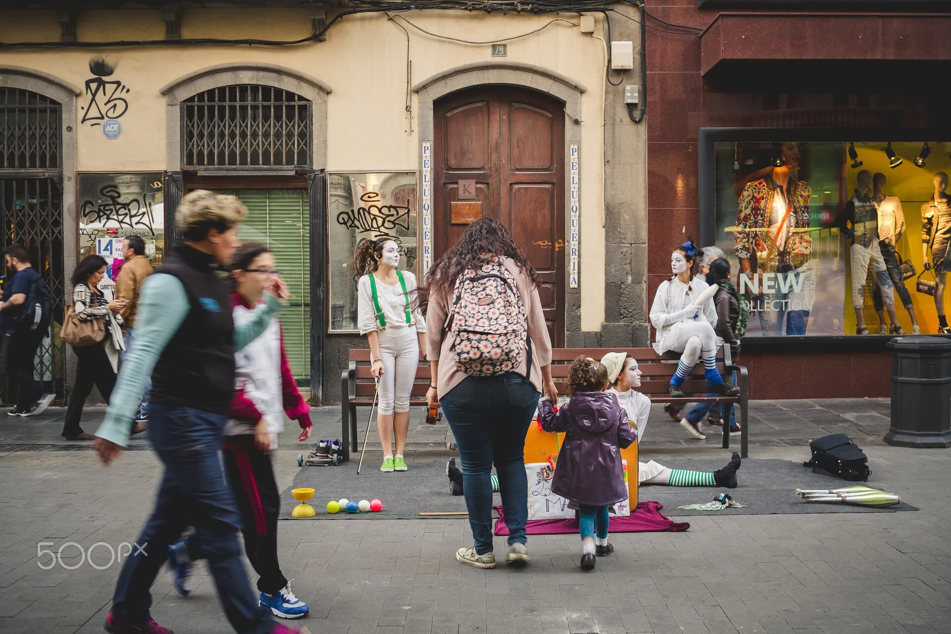 Gente paseando por la calle Triana, en Las Palmas de Gran Canaria